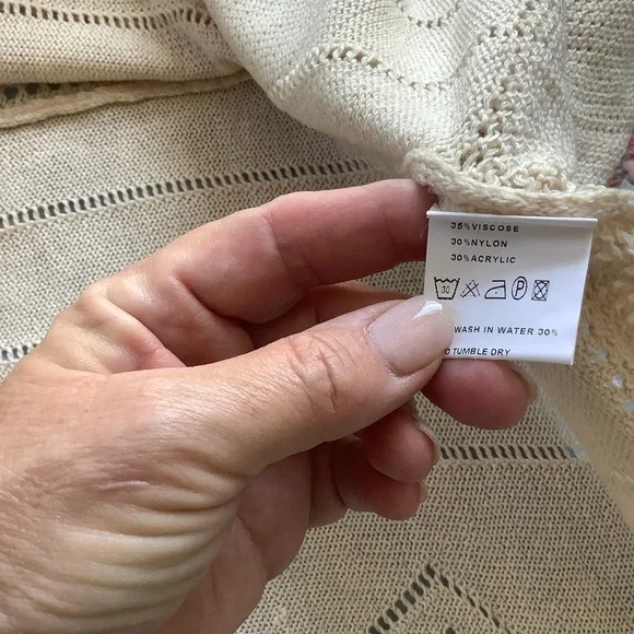 NWT Ciel Bohemian Sweater Shrug Pullover M Southwestern Beige Boho Knit - Picture 10 of 10